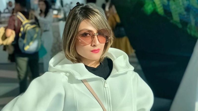 Urvashi Dholakia Called 'Gold Digger' By A Filthy Troll; Actress Demands Instagram Block The Account By Sharing Screenshot - PIC
