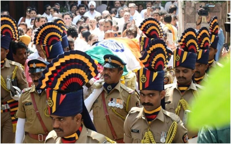 Pankaj Udhas Last Rites: Late Ghazal Legend Gets State Funeral; His Mortal Remains Were Wrapped In Tricolour – WATCH VIDEO