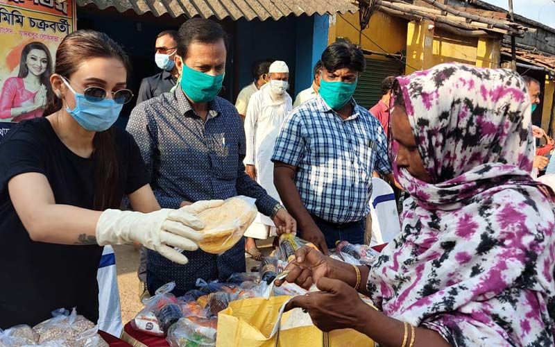 Mimi Chakraborty Distributes Food In Cyclone Amphan Hit Constituencies