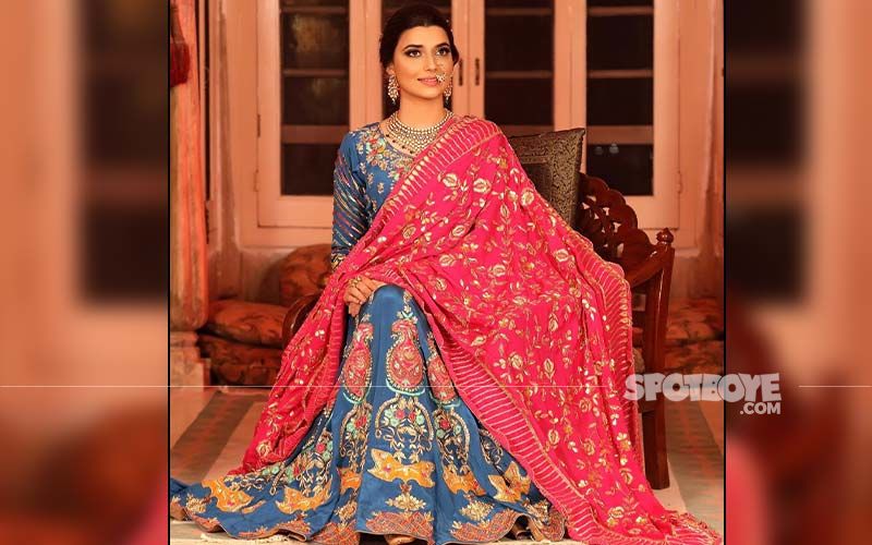 Nimrat Khaira Is Coming Up With A New Song ‘Ajj Kal Ajj Kal’