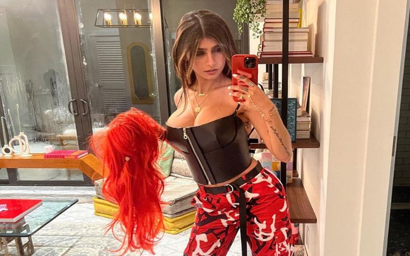 Mia Khalifa Flaunts Her Cleavage And Busty Assets As She Enjoys the Karol G Concert; Check Out Her Breathtaking PICS Below!