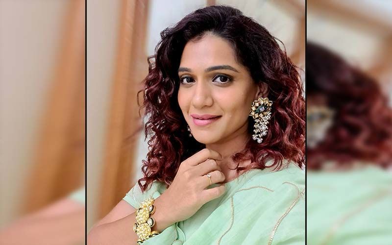 Urmila Kothare Reels Her Transformation From 'Momma-To-Diva'