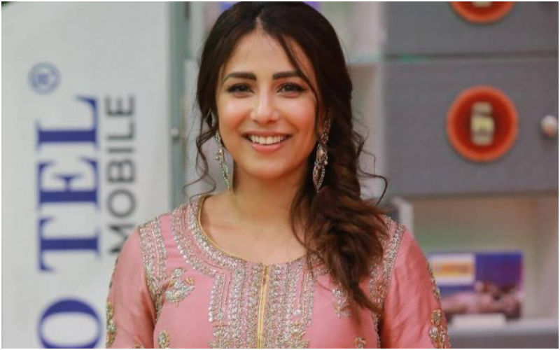 Pakistani Actor Ushna Shah QUITS Instagram After Being Trolled For Her Wedding Outfit! Shares Her Disappointment In Statement-READ BELOW