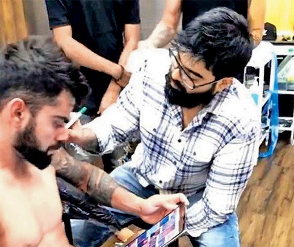 Virat Kohli Getting Tattooed From Alan Gois