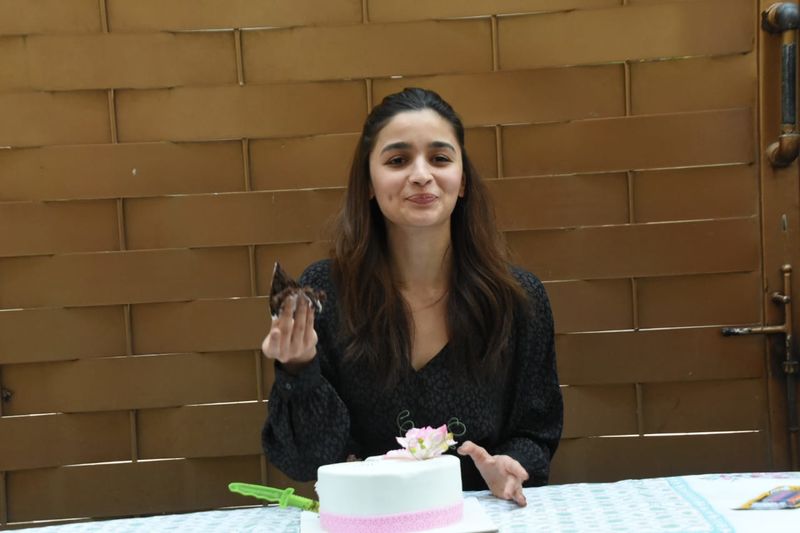 After Ranbir Kapoor's Midnight Surprise For Alia Bhatt, The Birthday Girl Celebrates Her Special Day With Media