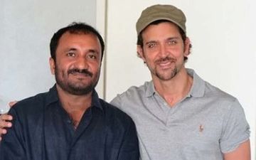 Hrithik Roshan Felicitates Anand Kumar And Teachers On Guru Purnima In Patna