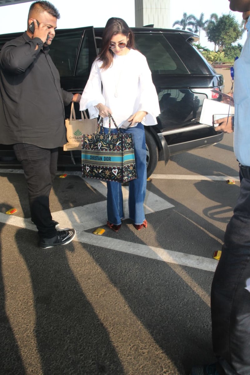 Anushka Sharma Flaunts Handbag Worth Rs 1 Lakh At The Airport