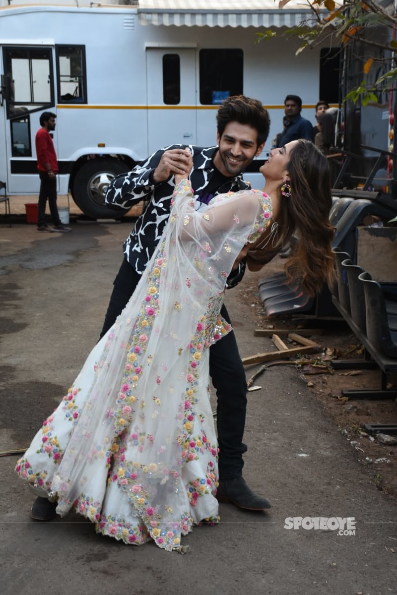 Kartik Aaryan and Sara Ali Khan at Love Aaj Kal promotions