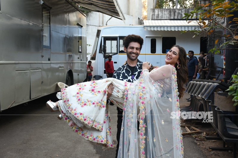 Kartik Aaryan and Sara Ali Khan at Love Aaj Kal promotions