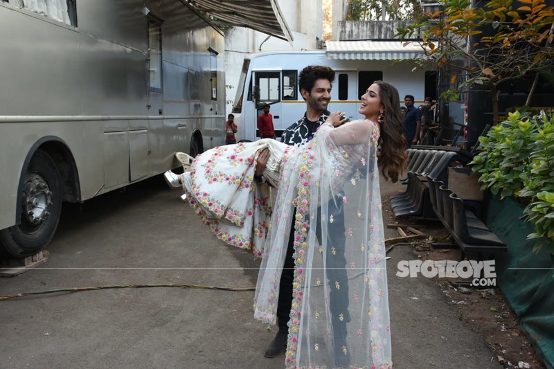 Kartik Aaryan and Sara Ali Khan at Love Aaj Kal promotions