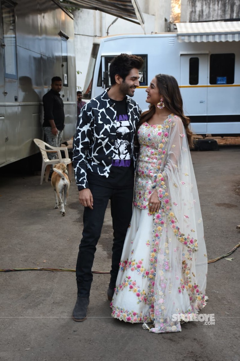 Kartik Aaryan and Sara Ali Khan at Love Aaj Kal promotions