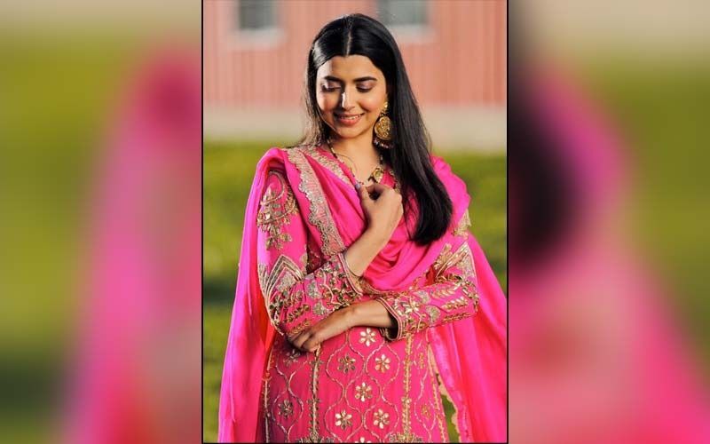 Nimrat Khaira Song ‘SOHNE SOHNE SUIT’ Released