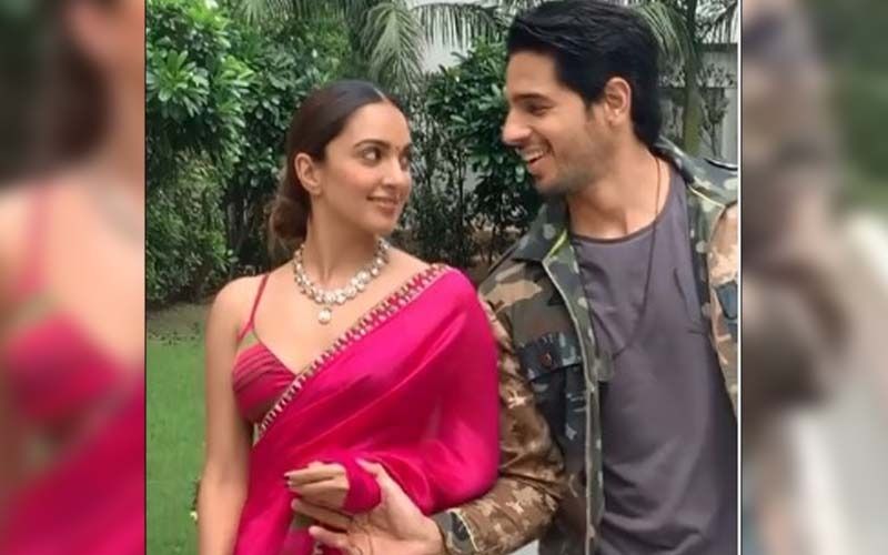 Shershaah Screening In Delhi, VIDEO OUT: Kiara Advani Strikes A Happy Pose With Rumoured Beau Sidharth Malhotra’s Mother; Family In Tears Watching The Film