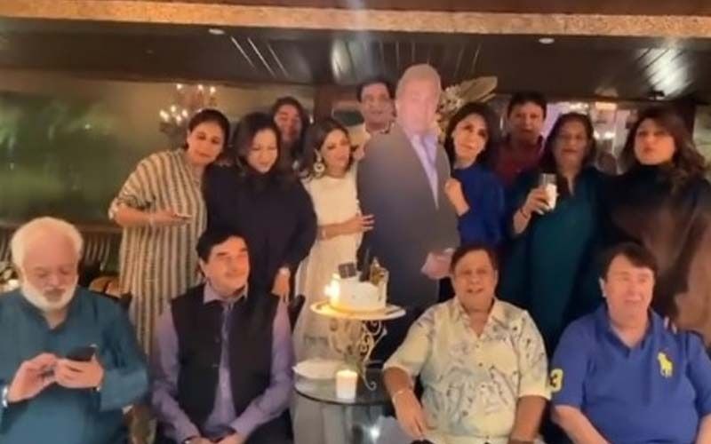 Neetu Kapoor, Randhir Kapoor And Others Celebrate Rishi Kapoor's Birth Anniversary With A Special ‘Whiskey’ Cake-See PICS