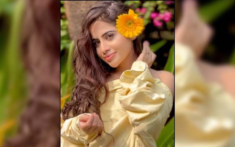 Urfi Javed Brutally TROLLED For Wearing A Shirt With Buttons Towards Her Back; Netizen Says, ‘Nangi Hone Ka Bhut Shok Hai, Kuch Ni Phenogi To Bi Chalega’