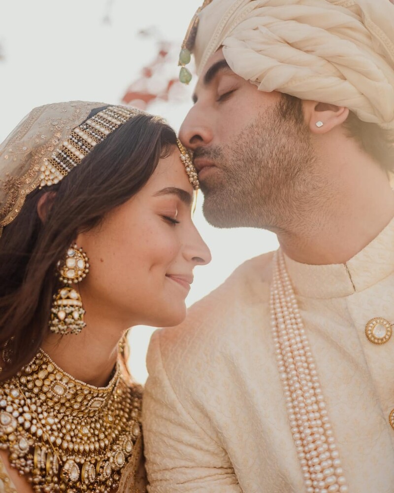 Alia Bhatt Ranbir Kapoors First Photos As Mr And Mrs Kapoor Out Newly Married Couple Lock