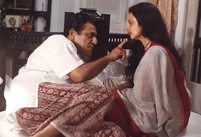 Omg When Rekha Om Puri Got Physical For Real While Filming Sex Scene They Almost Broke Chair 