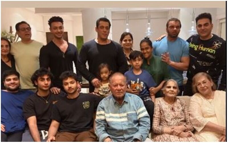 Salman Khan, Sohail, Arbaaz, Arpita Khan-Aayush Sharma Unite To Celebrate Salim Khan's Birthday, Check Out The Family Photo BELOW