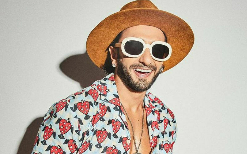 Ranveer Singh SPOTTED Enjoying Football Match As He Arrives At Mumbai Airport; Wins Internet With His Casual Look-WATCH