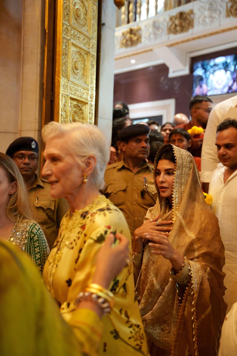 it was such a beautiful experience to seek blessings at the temple says jacqueliene fernandez as she visits siddhivinayak temple with maye musk it was such a beautiful experience to seek blessings at the temple says jacqueliene fernandez as she visits siddhivinayak temple with maye musk