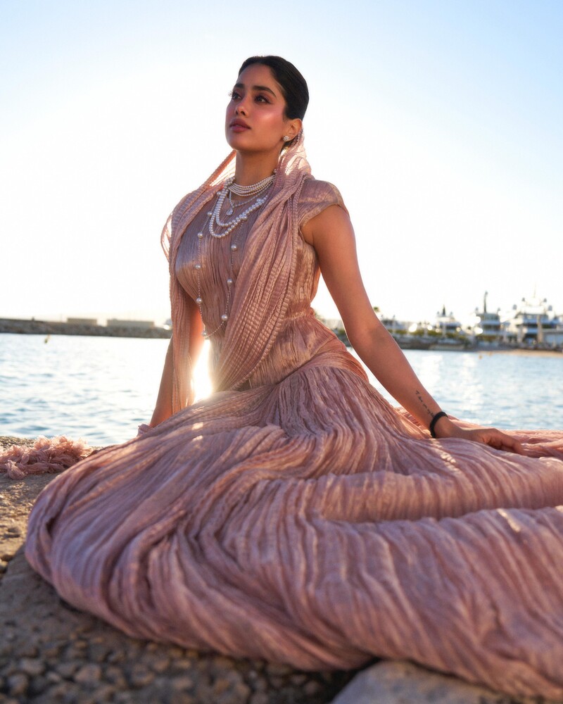 janhvi kapoor makes stunning cannes debut with homebound janhvi kapoor makes stunning cannes debut with homebound