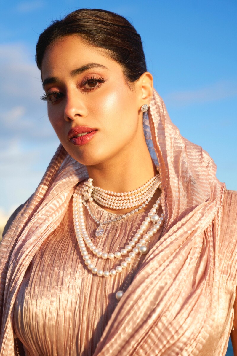 janhvi kapoor makes stunning cannes debut with homebound janhvi kapoor makes stunning cannes debut with homebound