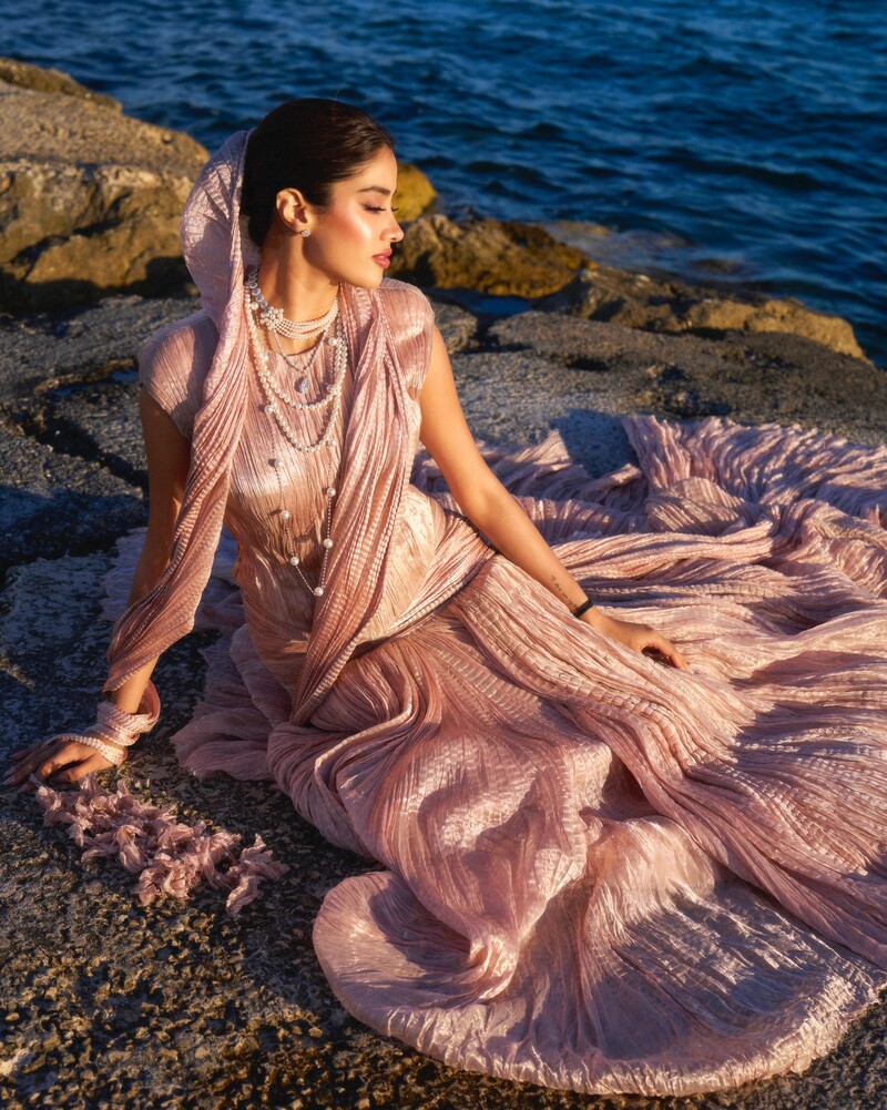 janhvi kapoor makes stunning cannes debut with homebound janhvi kapoor makes stunning cannes debut with homebound