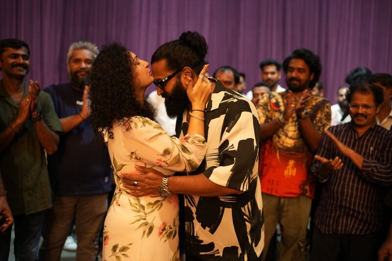 rishab shetty celebrated his birthday with wife and kantara s team