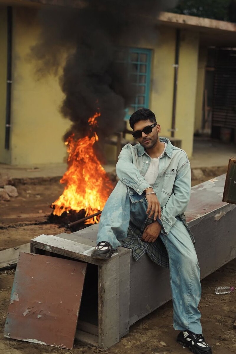 hrithik roshan to guru randhawa these b town men show how to ace the denim formula without playing it safe