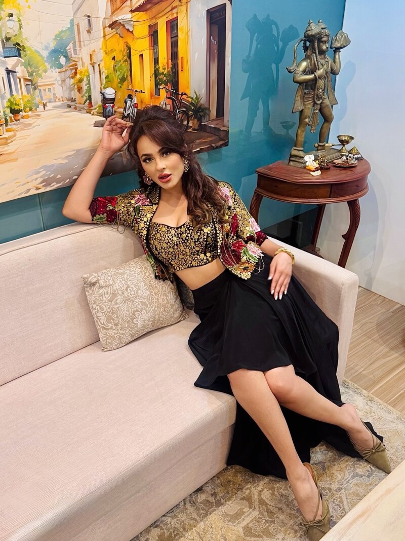 seerat kapoor s vintage lilly look by designer gazal gupta comes with a whopping price tag guess how much