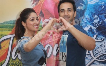 Yami Gautam S Parents Order Her To Pick Between Pulkit Samrat And Career There is a new twist in the tale of pulkit samrat and yami gautam. pick between pulkit samrat and career
