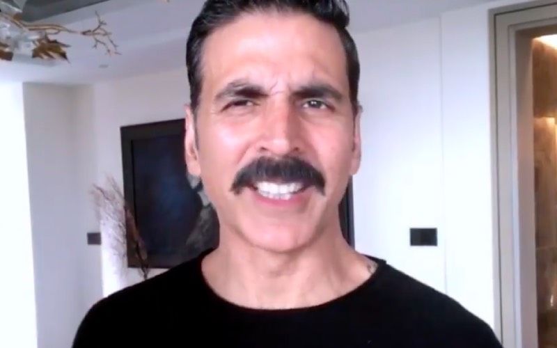 Akshay Kumar Finds An Unexpected Guest In His Phone Charging Socket; His Latest Post Will Leave You In Splits