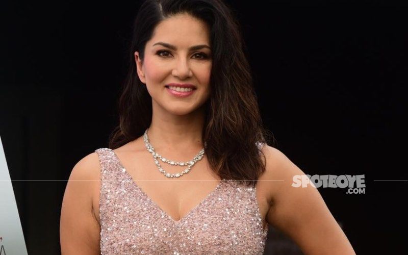 Sunny Leone Looks Super Smoking HOT In A Deep Red Blouse And Mundu Inspired Skirt; Reminds Us Of Preity Zinta From Dil Se - See Pics