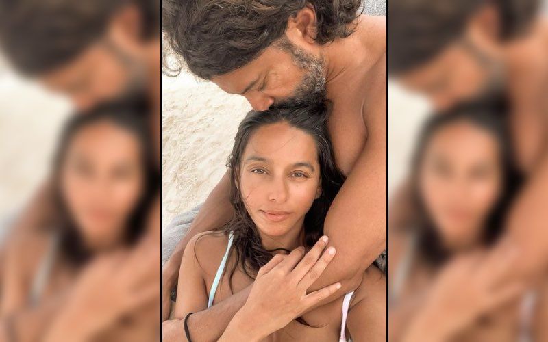 Farhan Akhtar's Girlfriend Shibani Dandekar Flirts With 'Danger' While On A Holiday – See Pic