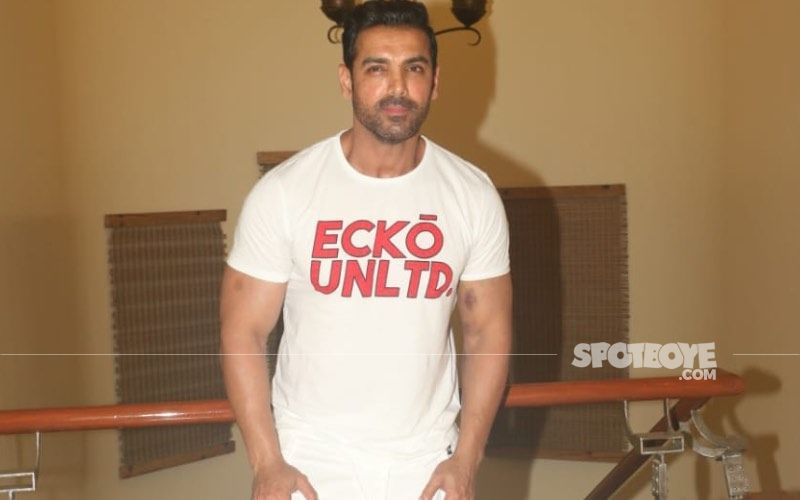 Attack: John Abraham Shoots For An Ultimate Car Chasing Sequence On His Sports Bike But Fans Ask ‘Where Is Your Helmet?’ - VIDEO