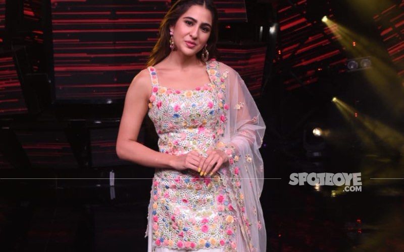 Sara Ali Khan Gets Irked After A Fan Removes Masks And Asks For A Selfie; Actress Asks ‘What Are You Doing?’ – VIDEO