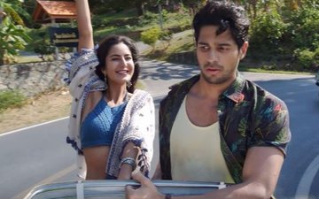 Siddharth & Katrina wave it up in Sau Aasmaan