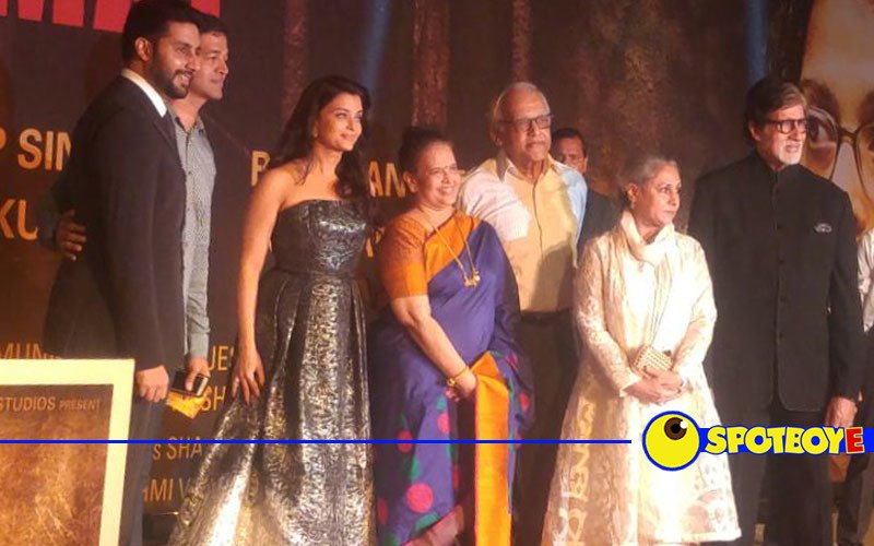 Sarbjit premiere begins, Bachchans arrive in style