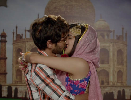 aahana kumra in lipstick under my burkha