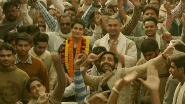 aamir khan and fatima sana shaikh in a still from dangal