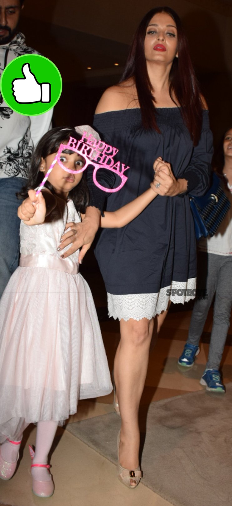 aaradhya and aishwarya rai bachchan at the birthday party