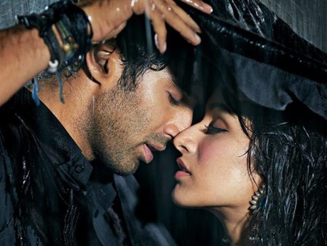 a still from aashiqui 2