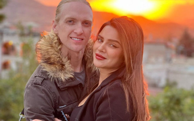 Aashka Goradia Announces Expecting FIRST CHILD With Husband Brent Goble On Mother's Day; Actress Says, 'Waiting For Greatest Gift To Arrive In November’