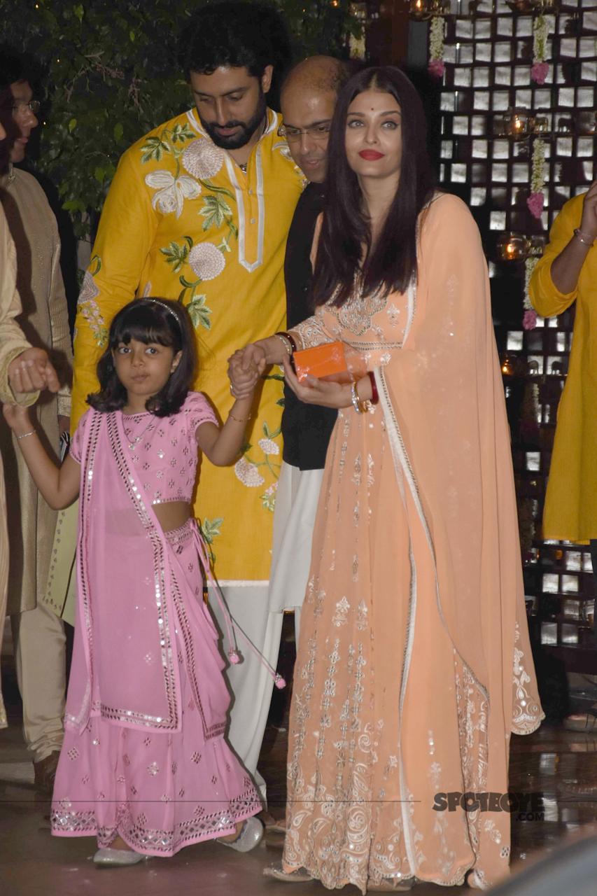 abhishek aishwarya aaradhya bachchan at ambani party