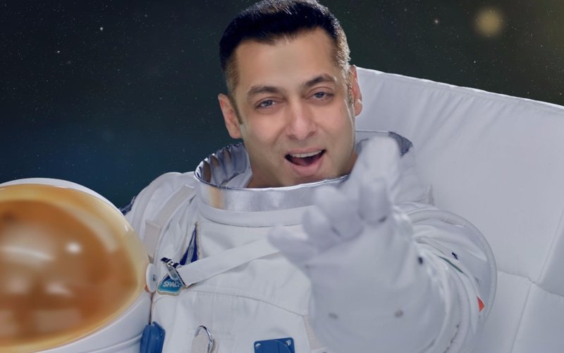 VIDEO: Salman Khan Is Back With Bigg Boss 10