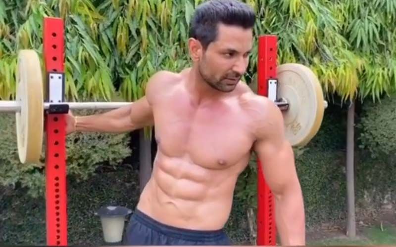 Kartar Cheema Flaunts His Chiselled Abs In His Latest Insta Video
