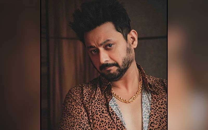 Swwapnil Joshi's Lookalike Woman? Find Out The Mystery Behind This Picture