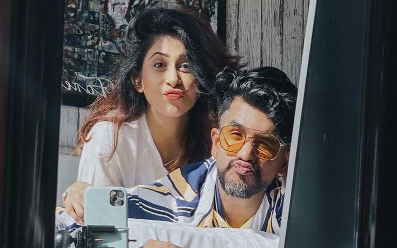 Preggers Kishwer Merchant Is Taking Delivery Lessons From Rachel Green And Ross From Friends- WAAH