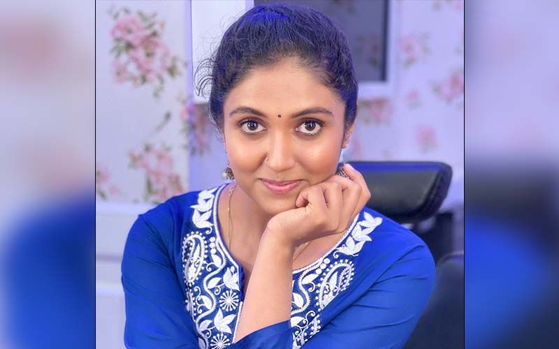 Rinku Rajguru Shares A Playful Video Of Enjoying In Between Shoots