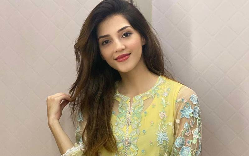 Mehreen Pirzada Shares Picture In Her Gorgeous Engagement Look And We Can’t Keep Our Eyes Off Her